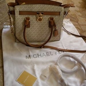 MK big side or shoulder purse !